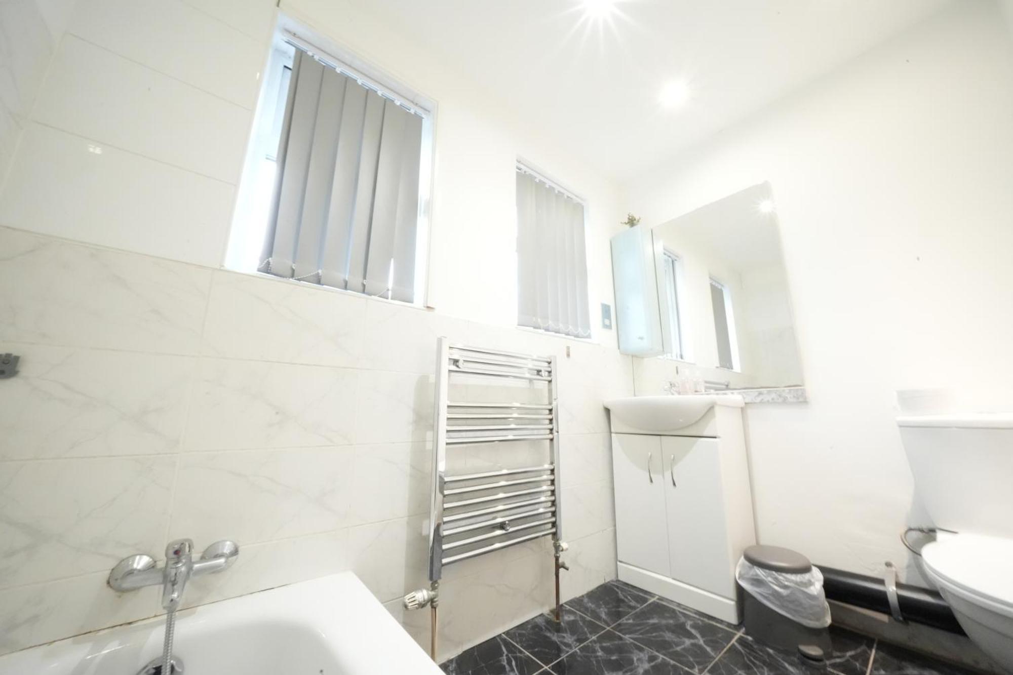 Airport Comfy Stay Harmondsworth Exterior photo