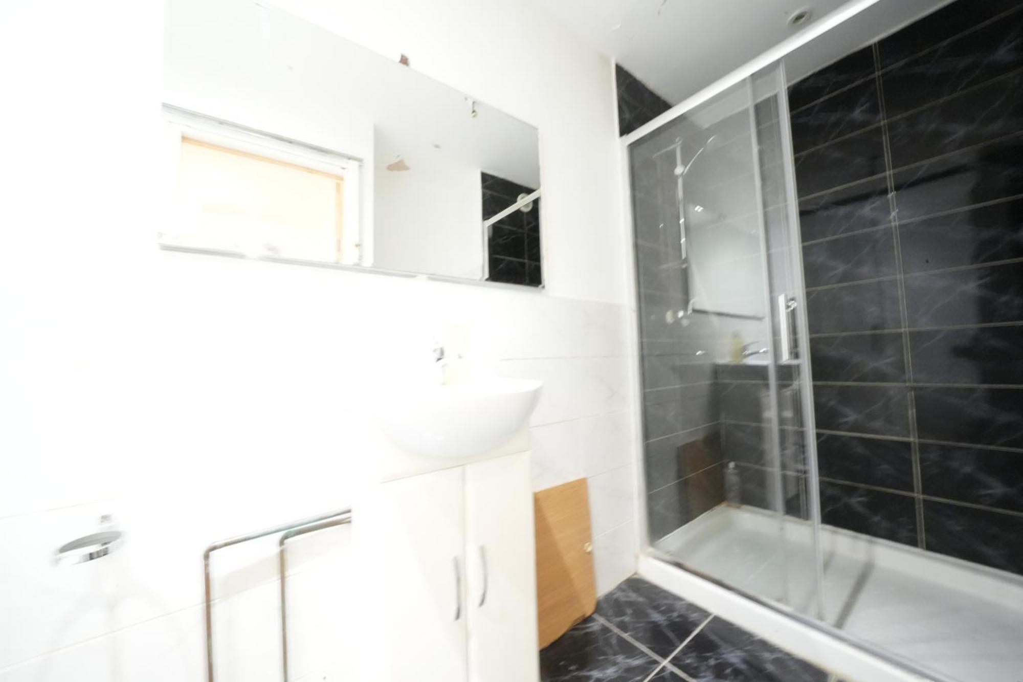 Airport Comfy Stay Harmondsworth Exterior photo